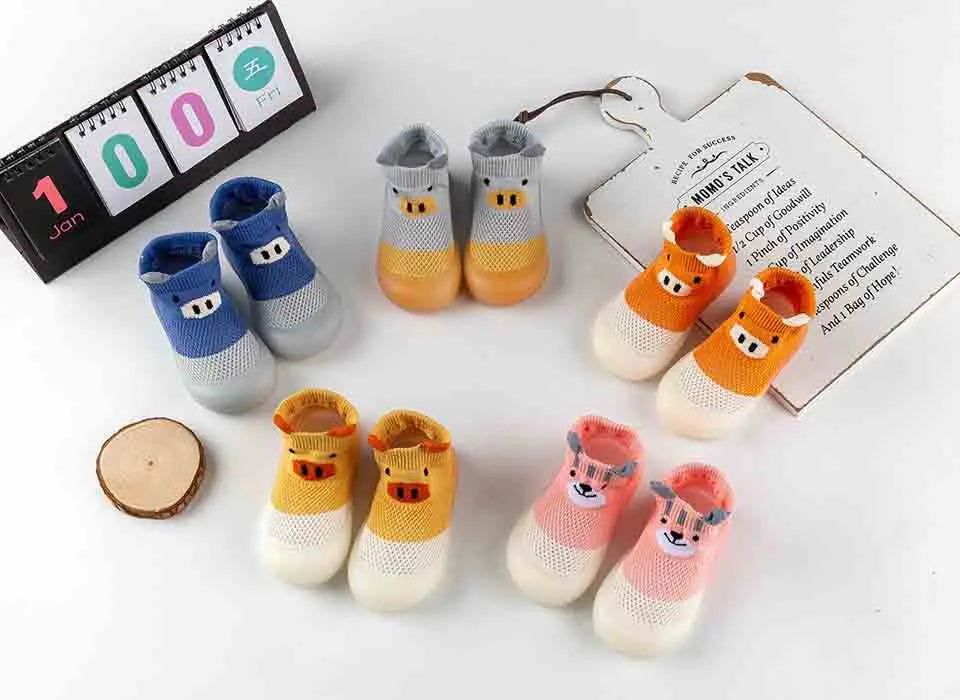 New product breathable grid socks shoes baby soft sole indoor anti-slip toddler shoes cartoon style cute pig socks shoes