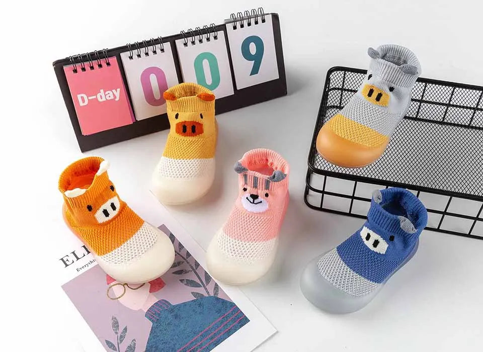 New product breathable grid socks shoes baby soft sole indoor anti-slip toddler shoes cartoon style cute pig socks shoes