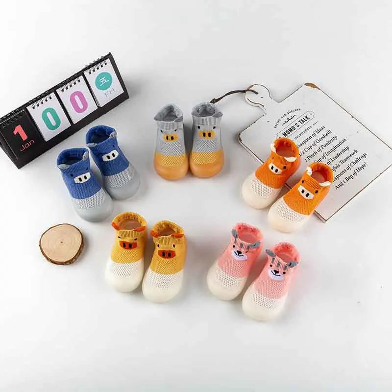 New product breathable grid socks shoes baby soft sole indoor anti-slip toddler shoes cartoon style cute pig socks shoes