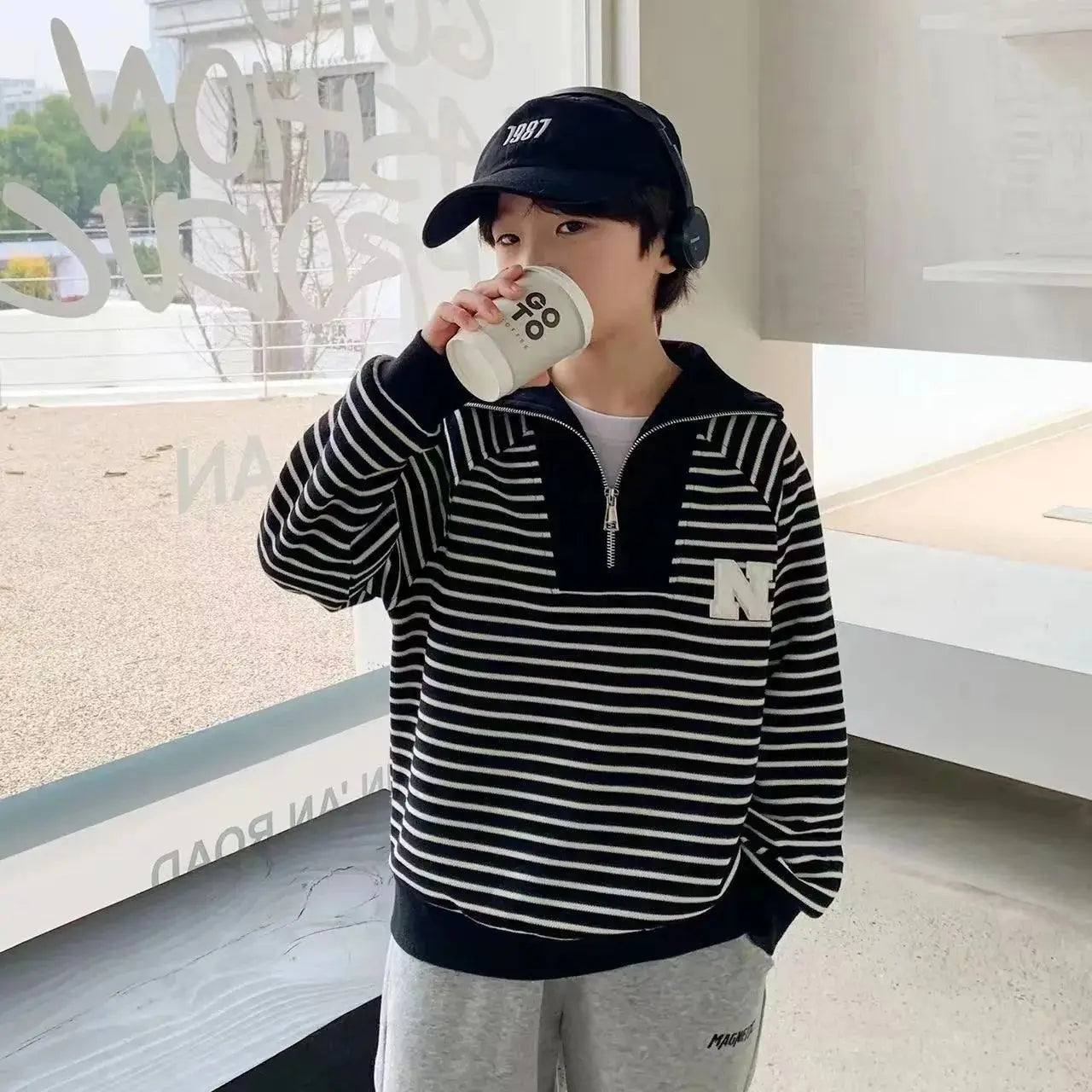 Boys' Medium-Large 2025 Spring/Autumn Korean Style Large Collar Black & White Striped No Hood Sweatshirt