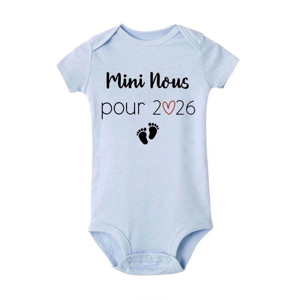 Mini Nous Pour 2026 Baby Announcement Clothes Newborn Baby Bodysuits Summer Boys Girls Romper Body Pregnancy Reveal Clothes