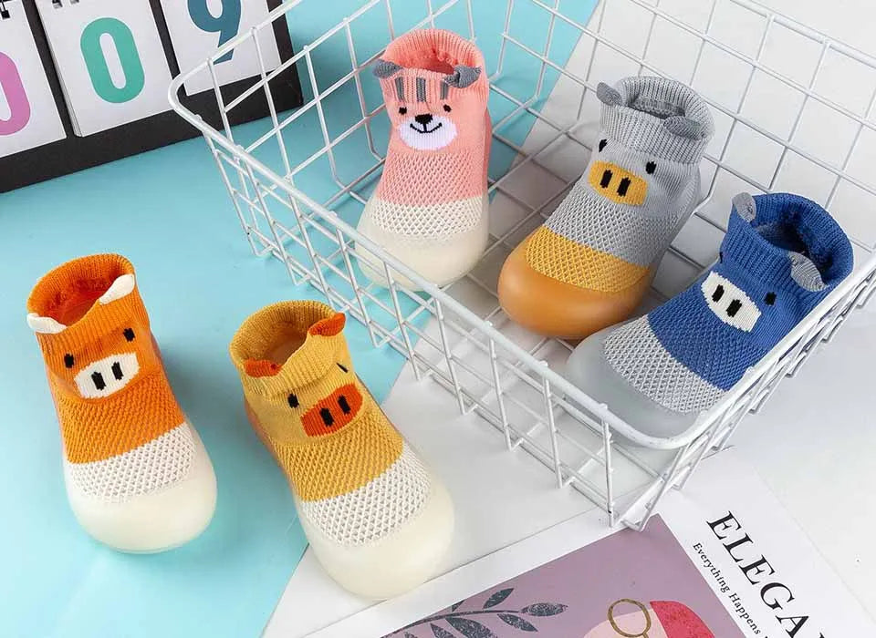 New product breathable grid socks shoes baby soft sole indoor anti-slip toddler shoes cartoon style cute pig socks shoes