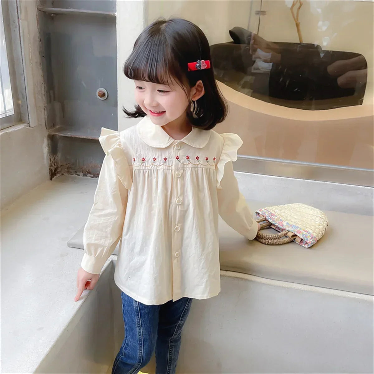 (Girls 0-5 years old) Autumn New Girls' Shirts Lace Pleated Flowers Decorated Doll Collar Blouse Blouse Blouse Blouse Blouse