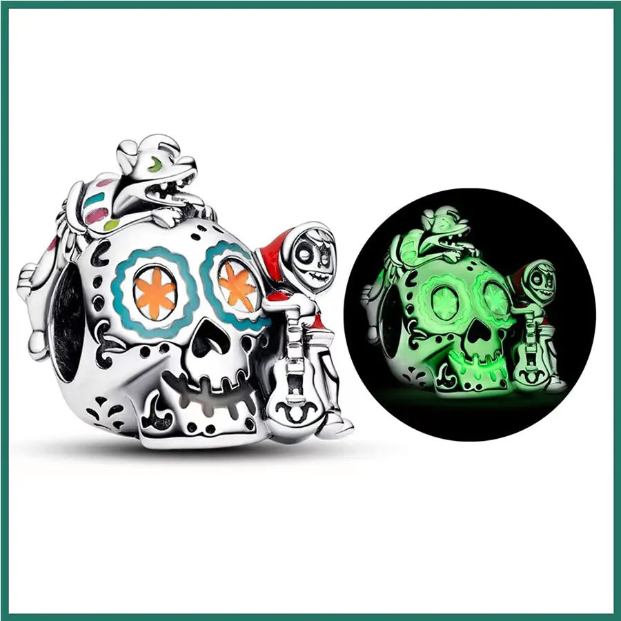 El broche está defectuoso, la pulsera está mal posicionada y el broche no aguanta el cierre, el articulo está defectuoso ):