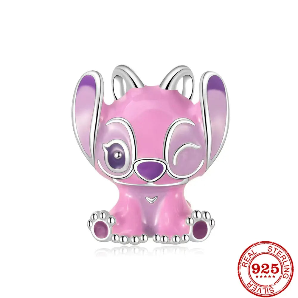 El broche está defectuoso, la pulsera está mal posicionada y el broche no aguanta el cierre, el articulo está defectuoso ):