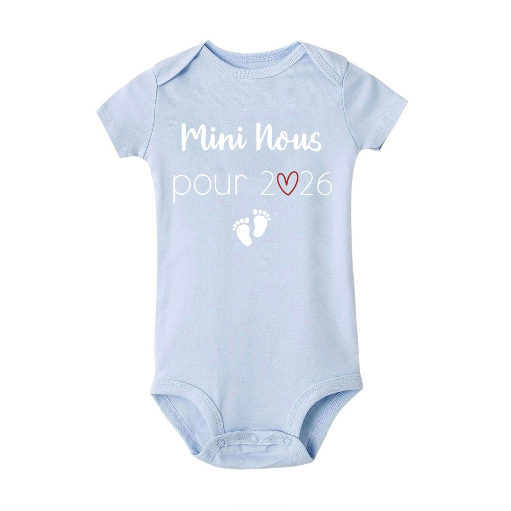 Mini Nous Pour 2026 Baby Announcement Clothes Newborn Baby Bodysuits Summer Boys Girls Romper Body Pregnancy Reveal Clothes