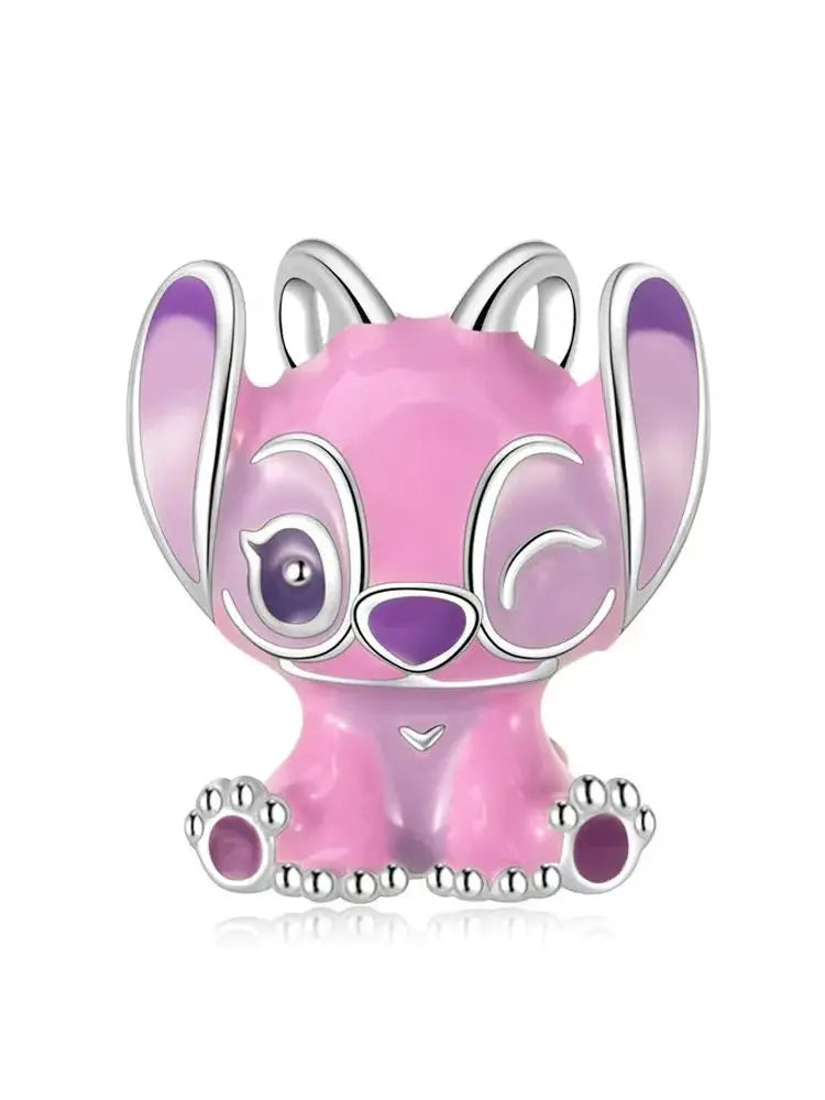 El broche está defectuoso, la pulsera está mal posicionada y el broche no aguanta el cierre, el articulo está defectuoso ):